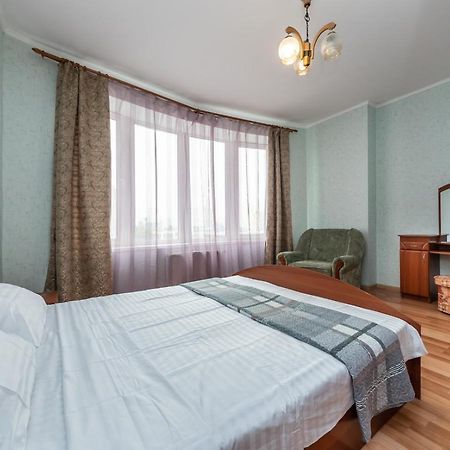 Комфортная Квартира На Метро Осокорки Apartment Kiev Bagian luar foto