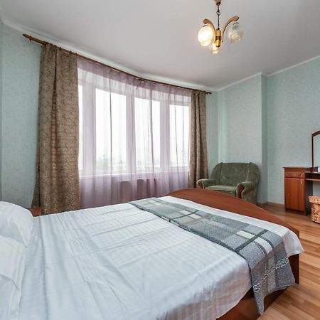 Комфортная Квартира На Метро Осокорки Kiev Bagian luar foto