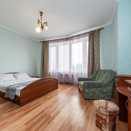 Комфортная Квартира На Метро Осокорки Kiev Bagian luar foto