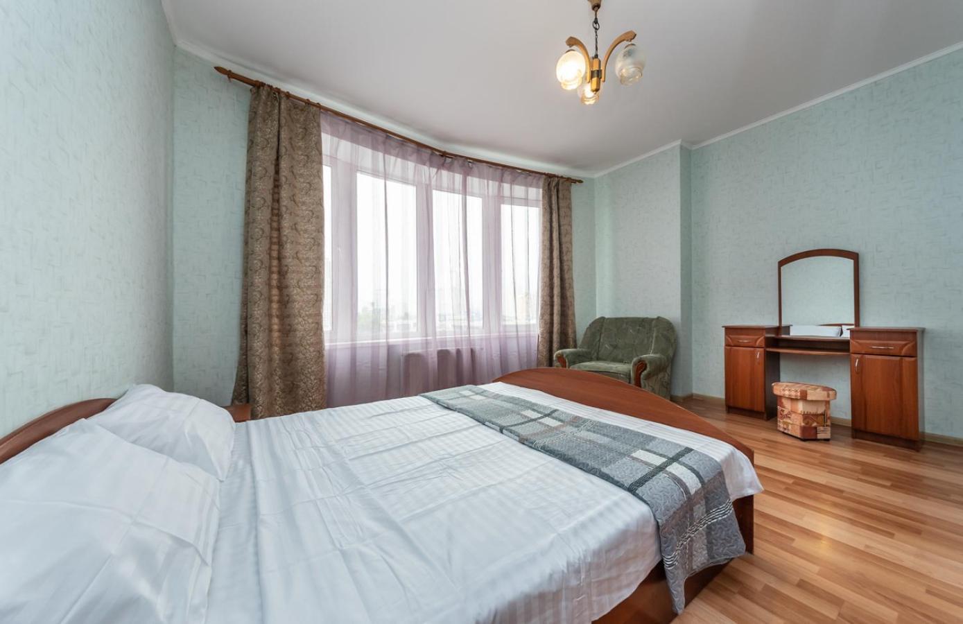 Комфортная Квартира На Метро Осокорки Apartment Kiev Bagian luar foto