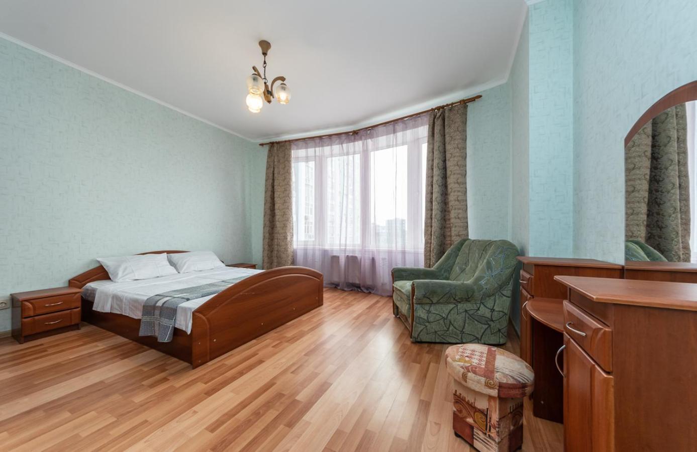 Комфортная Квартира На Метро Осокорки Apartment Kiev Bagian luar foto